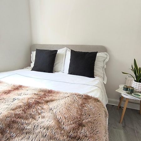 Bright Chiswick Apartment - Great Location Londra Exterior foto
